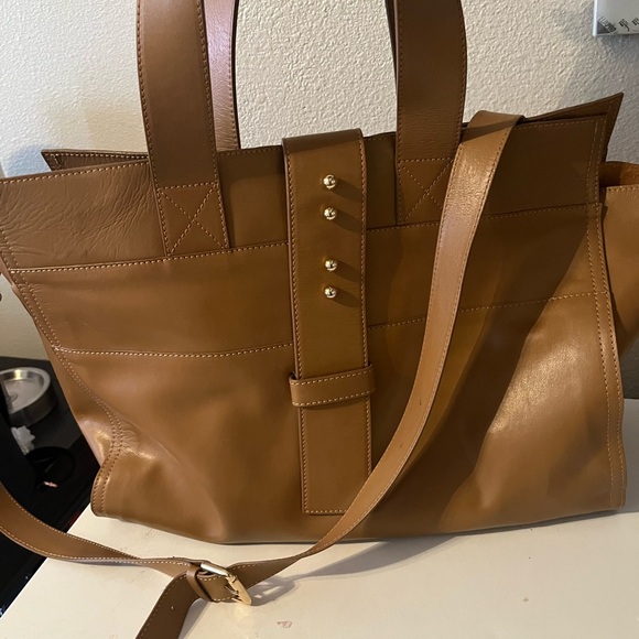 Chic Brown Leather Shoulder Bag - Picture 1 of 4